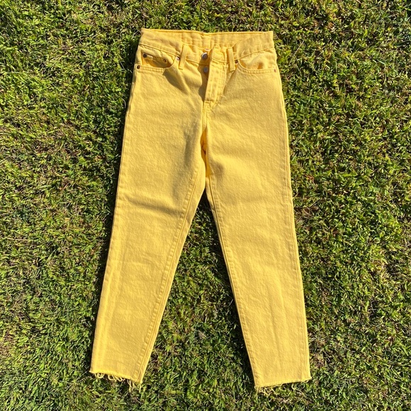 yellow levis 501
